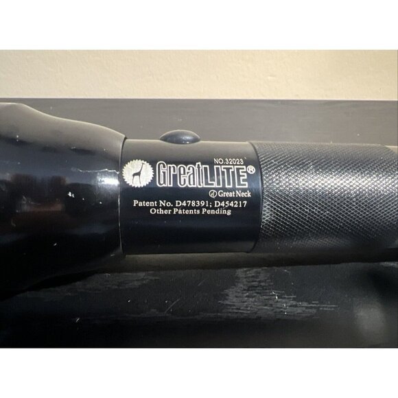 Aluminum flashlight GreatLite NO.32023 Spare Bulb In Bottom Cap 2D Battery - Picture 2 of 8